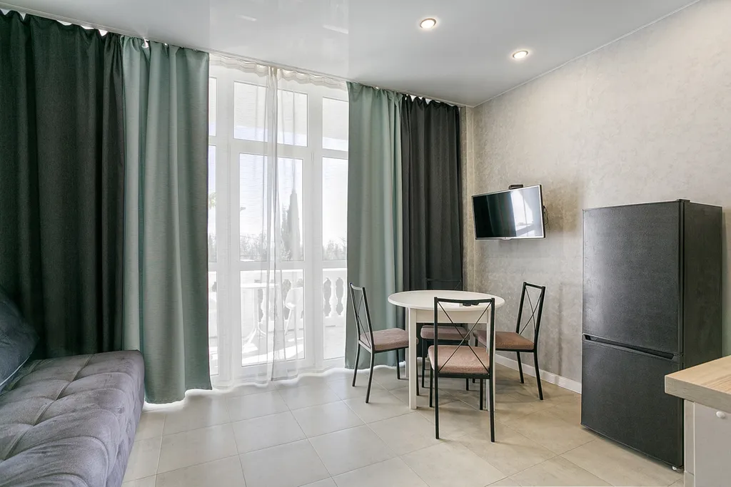 Квартира-студия с видом на море и парк — аренда посуточно в Алупка