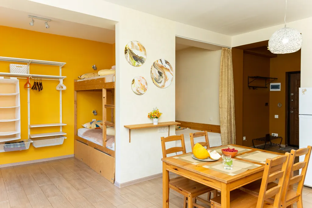 Просторная студия с видом на горы