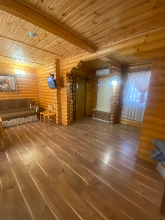 Деревянный сруб на Западном побережье Крыма