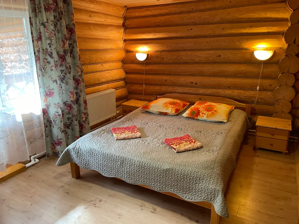 База отдыха Заполек. Коттедж с видом на озеро Селигер.