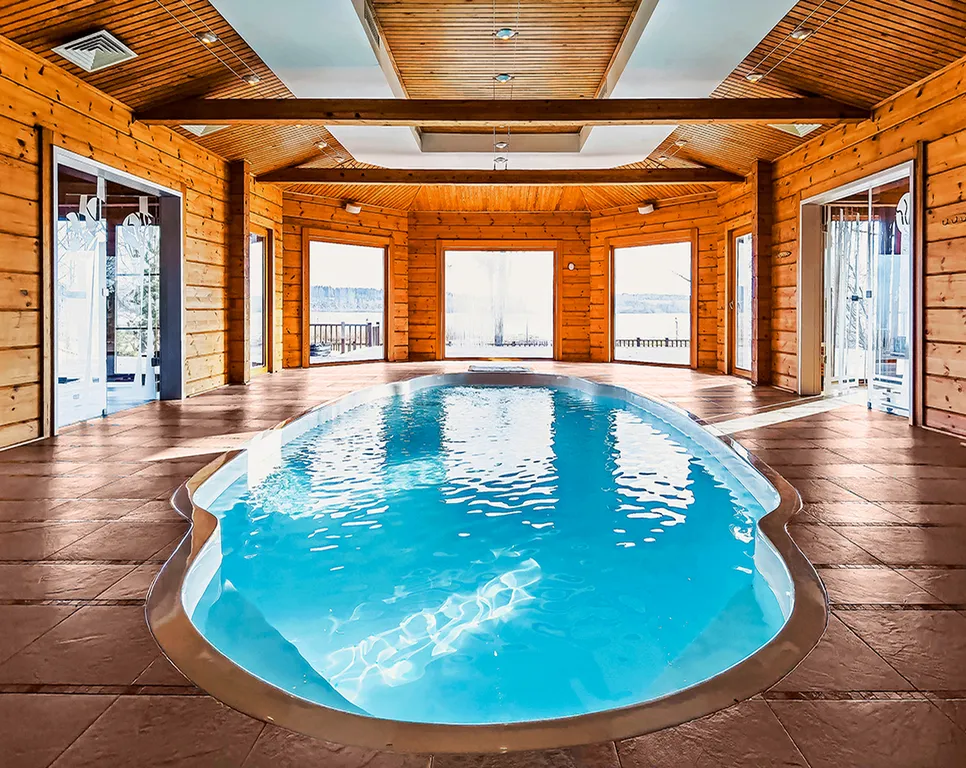 Уютный дом на берегу озера с тёплым бассейном на территории Порт Тихий