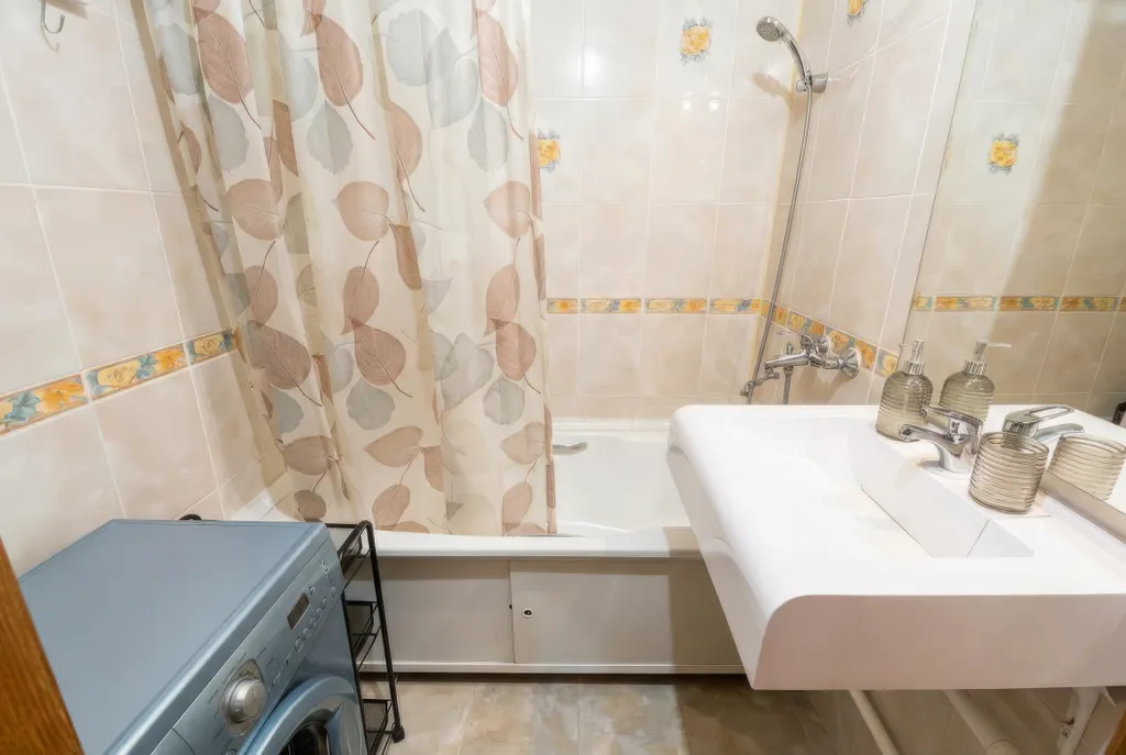 Просторные двухкомнатные апартаменты с балконом и видом на реку