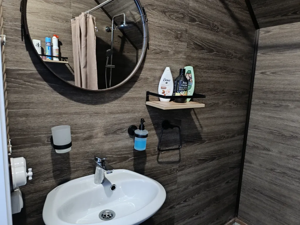 Уютный домик с видом на озеро