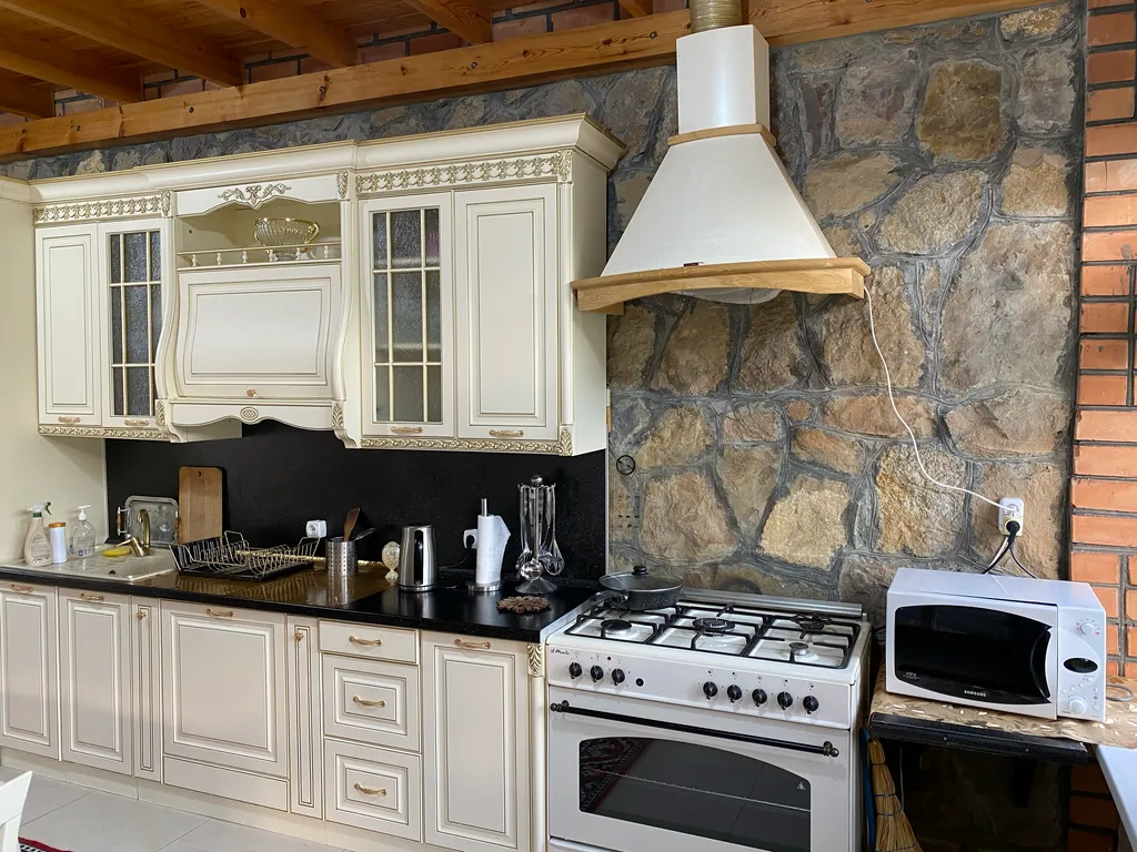 Веранда в окружении величественных гор