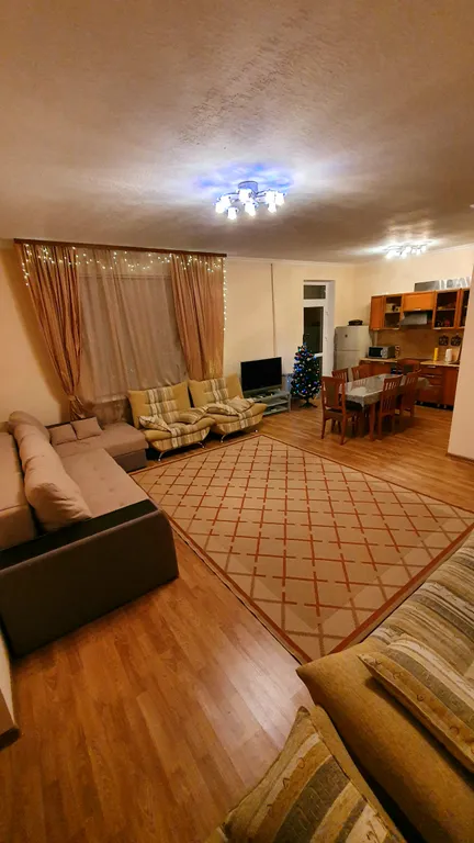 Большая уютная квартира с видом на горы