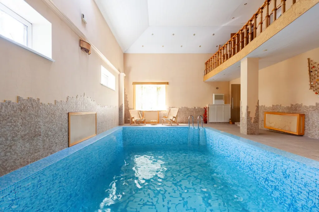 Загородный дом с бассейном, сауной и собственным лесом на участке