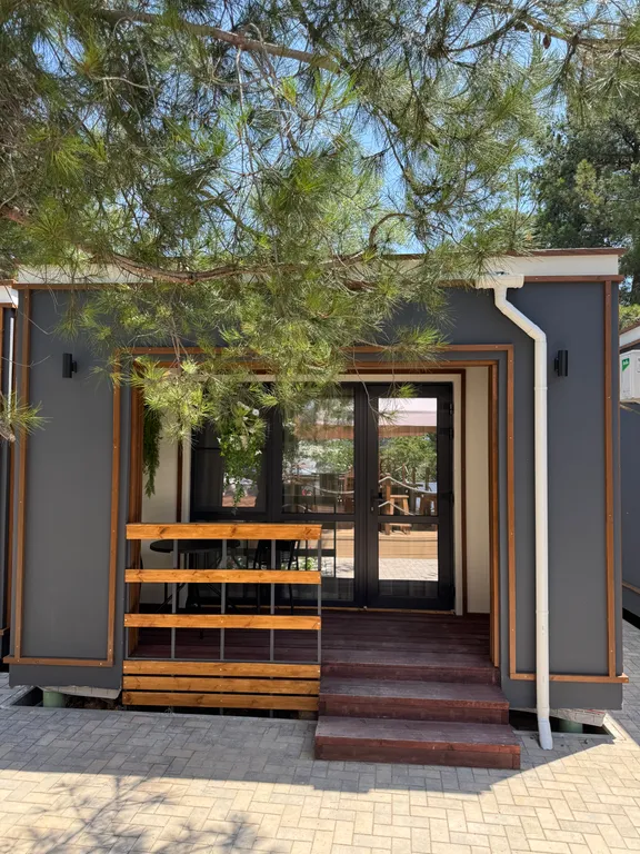 Коттедж с видом на море и индивидуальной террасой