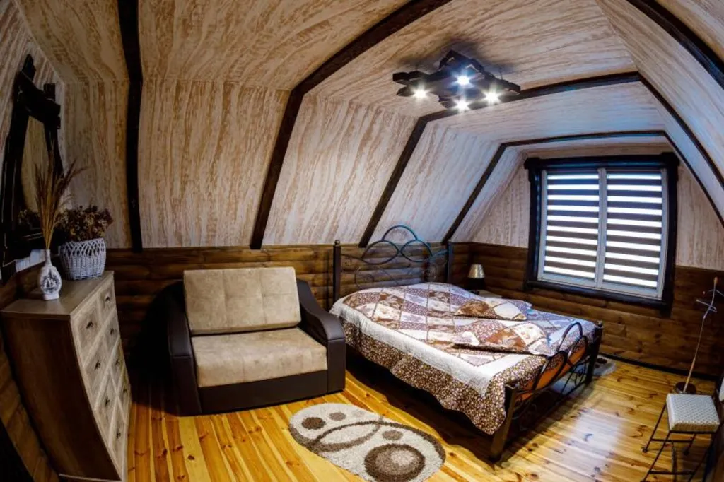 Милый домик в деревне, с видом на озеро