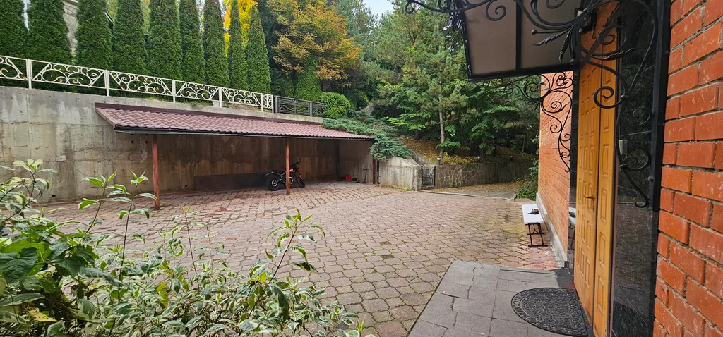 Большой дом в тихом КП