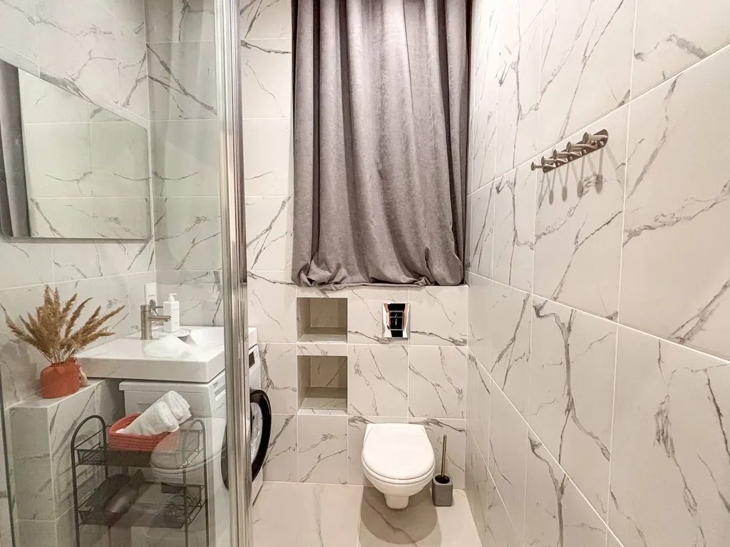 Видовые апартаменты на 21 этаже с панорамным балконом. Пока свободно!