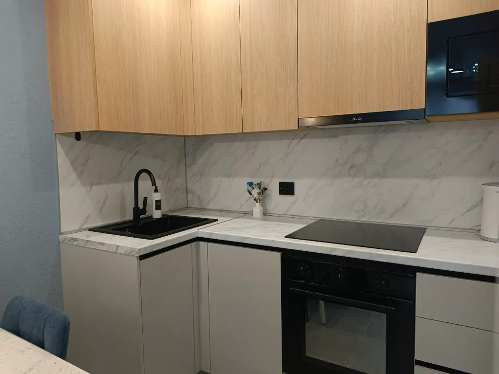 Уютная евродвухкомнатная квартира с дизайнерским ремонтом