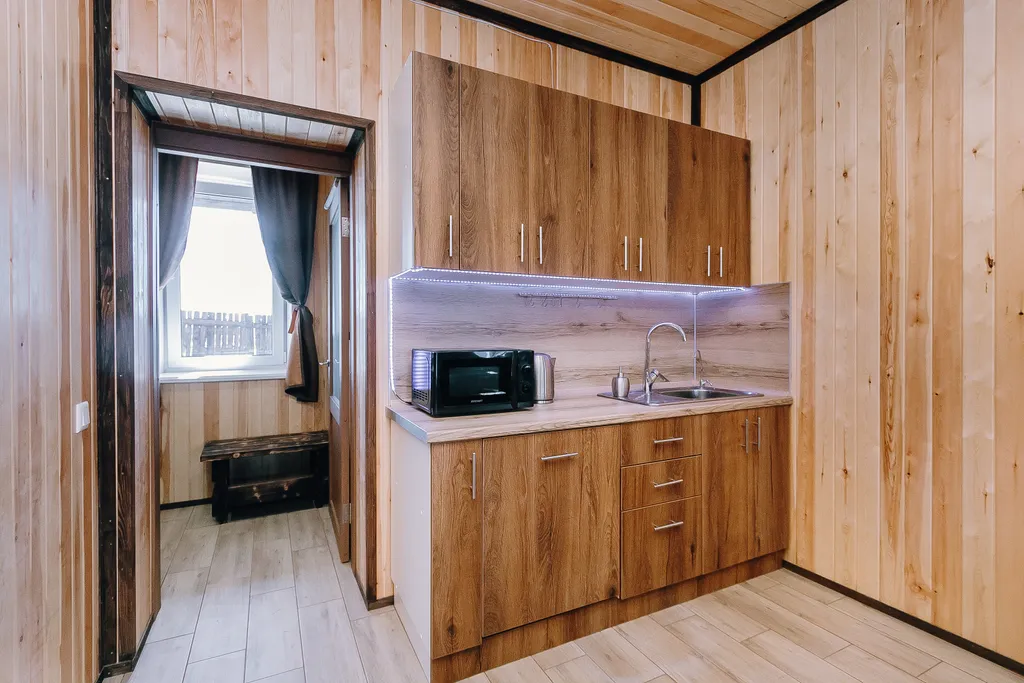 Коттедж двухэтажный с сауной, бассейном, детской площадкой