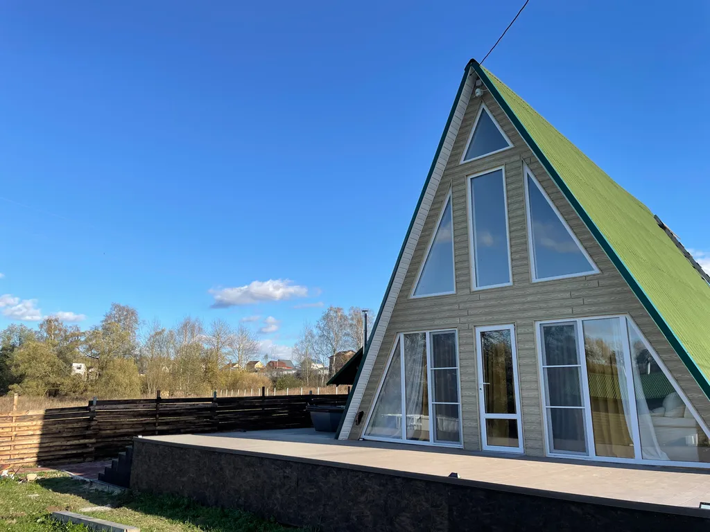 Коттедж Большой дом в стиле А-фрейм на берегу реки Люторка — аренда посуточно в Чехов