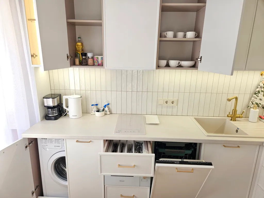 Элеганс в видом на Волгу и фонтаны, главная пешеходная улица