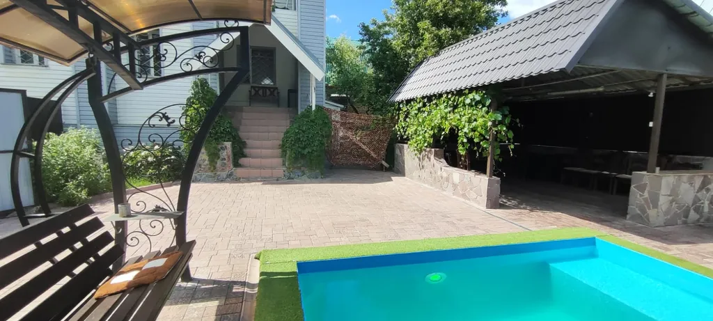 Коттедж на набережной с бассейном