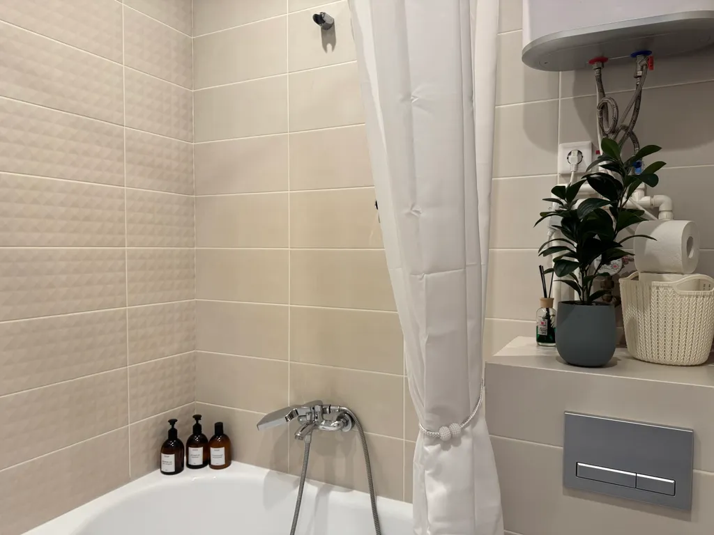 Около реки, Уютная квартира с видом на храм