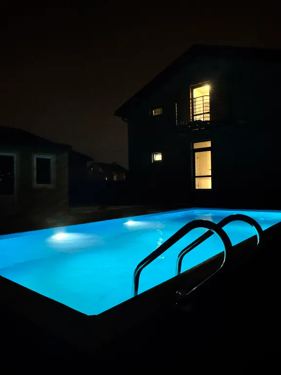 Уютный дом у озера