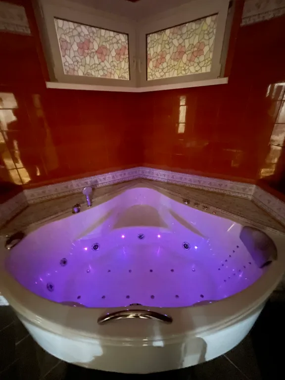 Шикарная квартира с джакузи и сауной