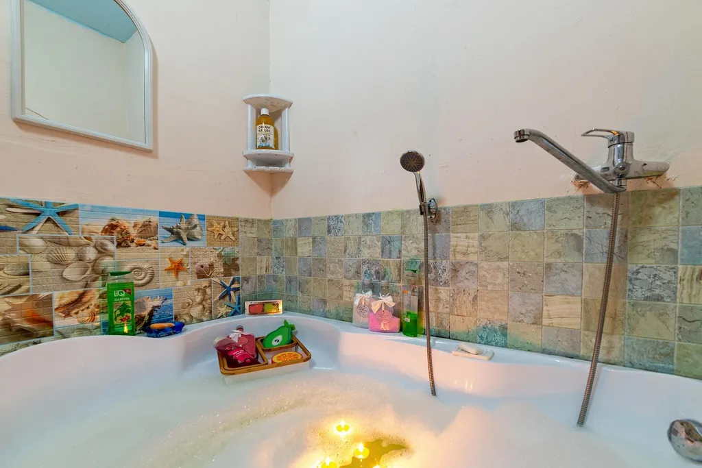 Студия с большой ванной