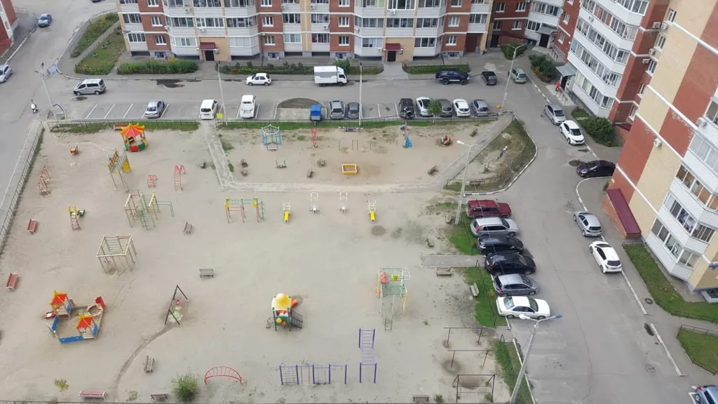 В районе областной больницы, клиники микрохирургии глаза Мицар