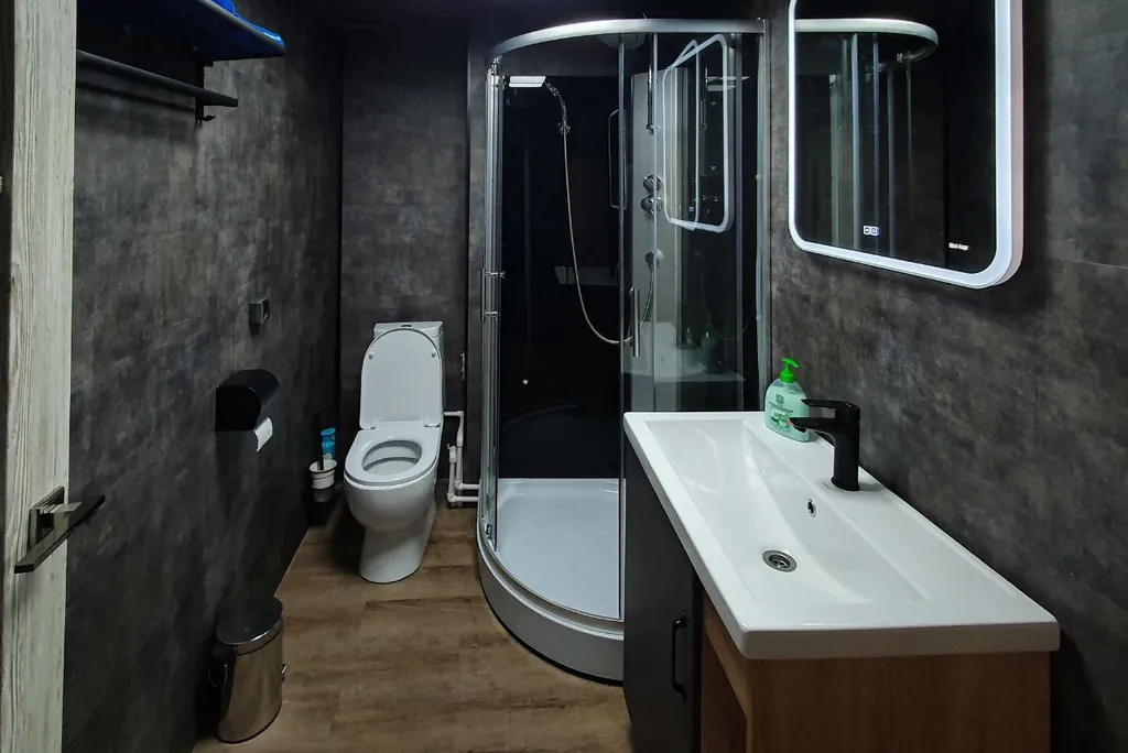 Серая комната в коттедже