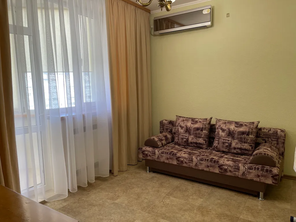 Уютная 4-х комнатная квартира в центре Евпатории с видом на море