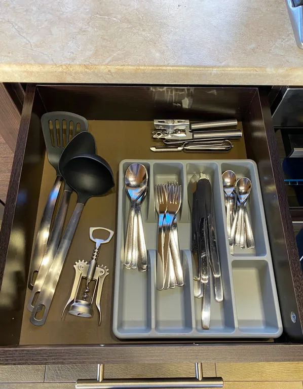 Дом Благодать у пруда с панорамными окнами