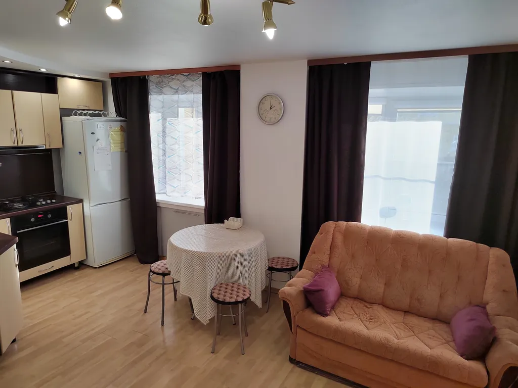 Просторная студийного плана двушка на Пяти Углах