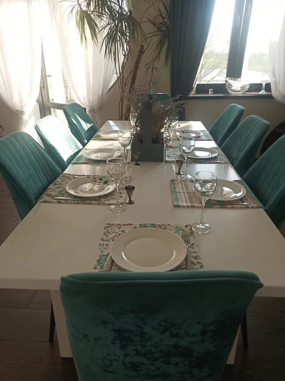 Стильный дом у реки с баней