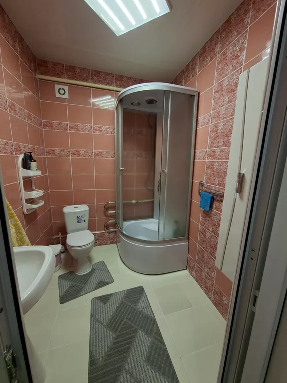 Уютный дом возле термального источника по дороге на курорт Мамисон