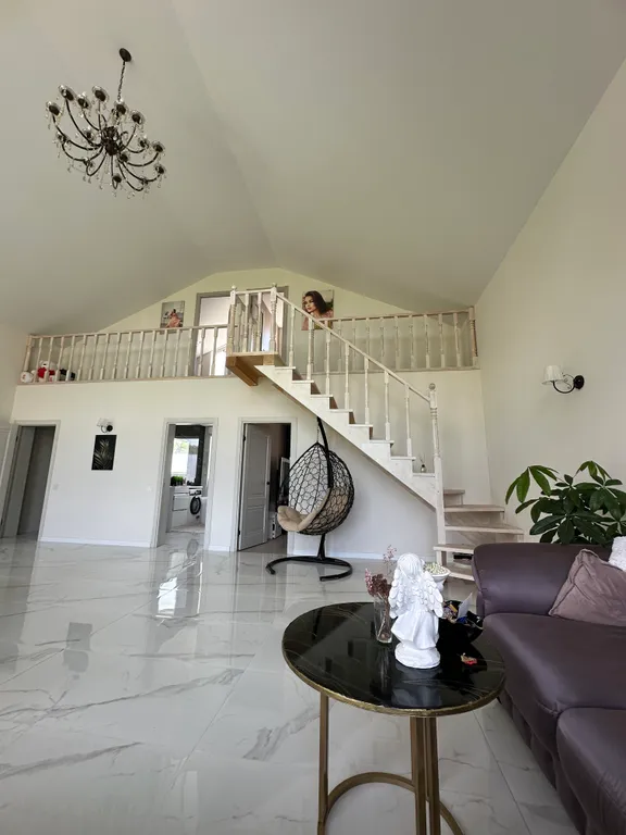 Дом с панорамными окнами и баней