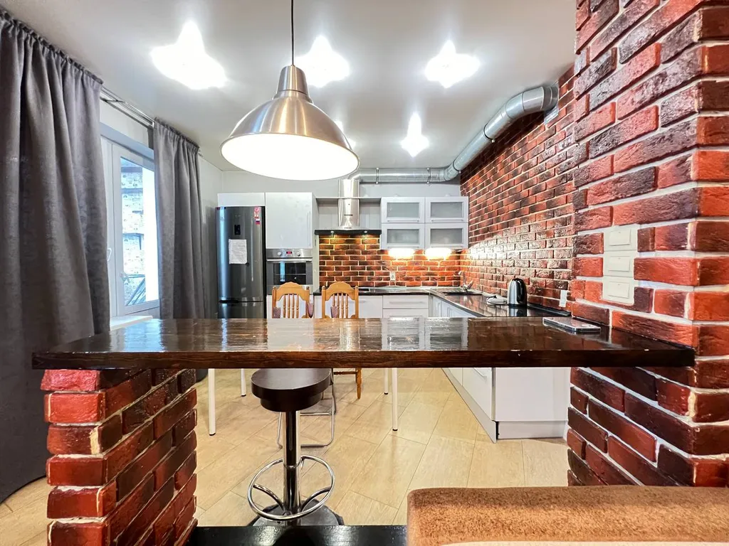 Видовая квартира с дизайнерским ремонтом в центре