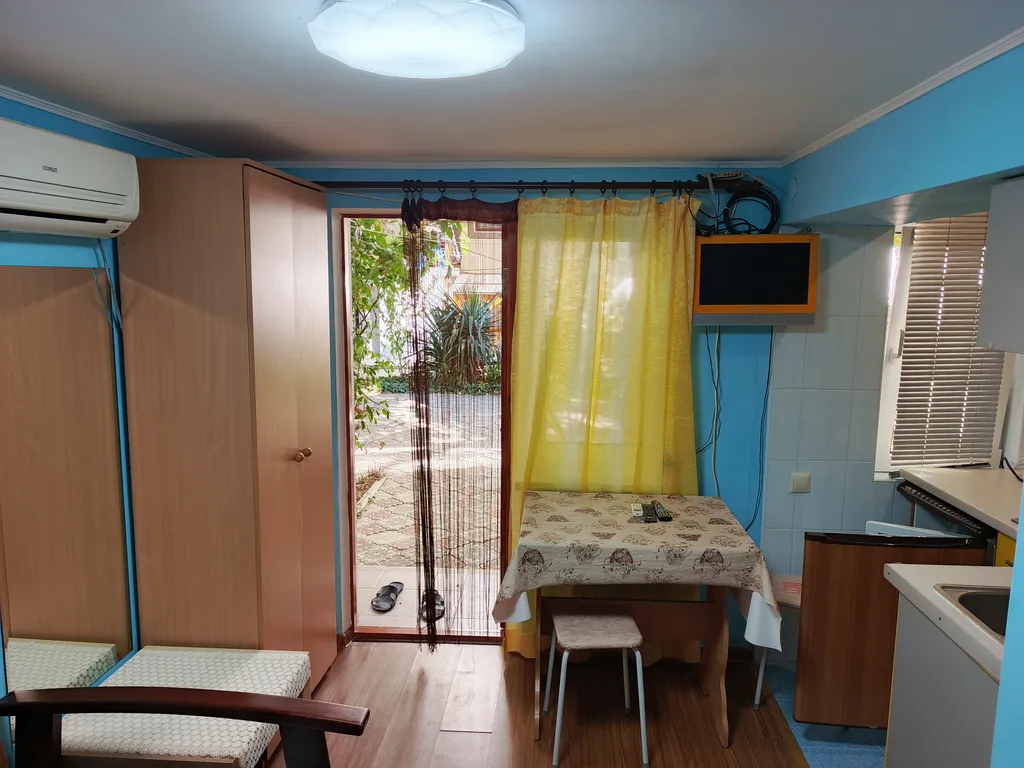 Домик Евпатория, ул Кирова 5,  двухспальная кровать, удобства