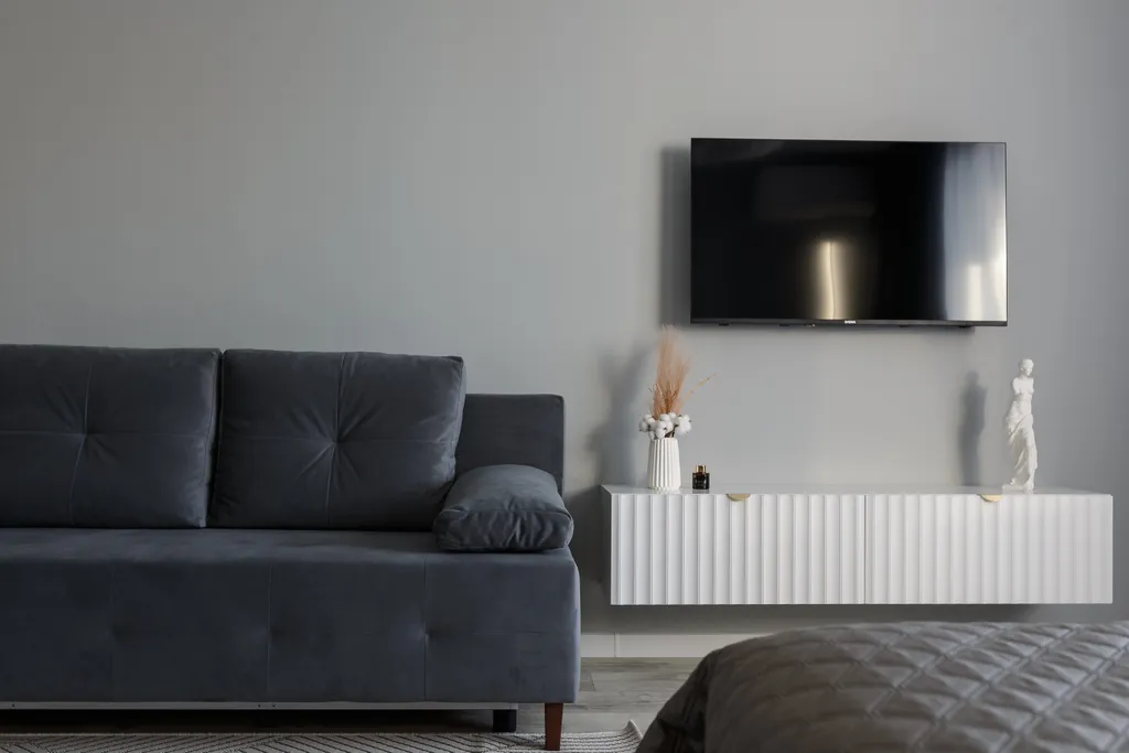 Стильная студия с дизайнерским ремонтом