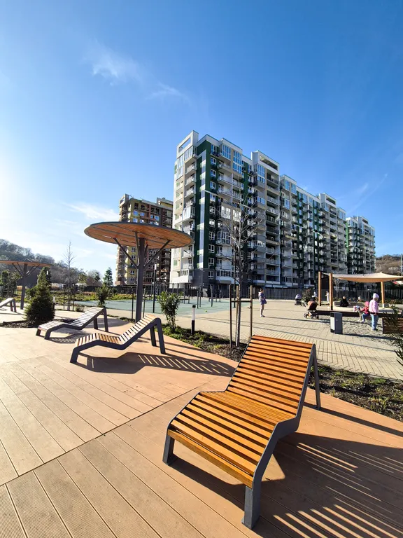 Потрясающая квартира с двумя балконами и видом на реку, лес и горы