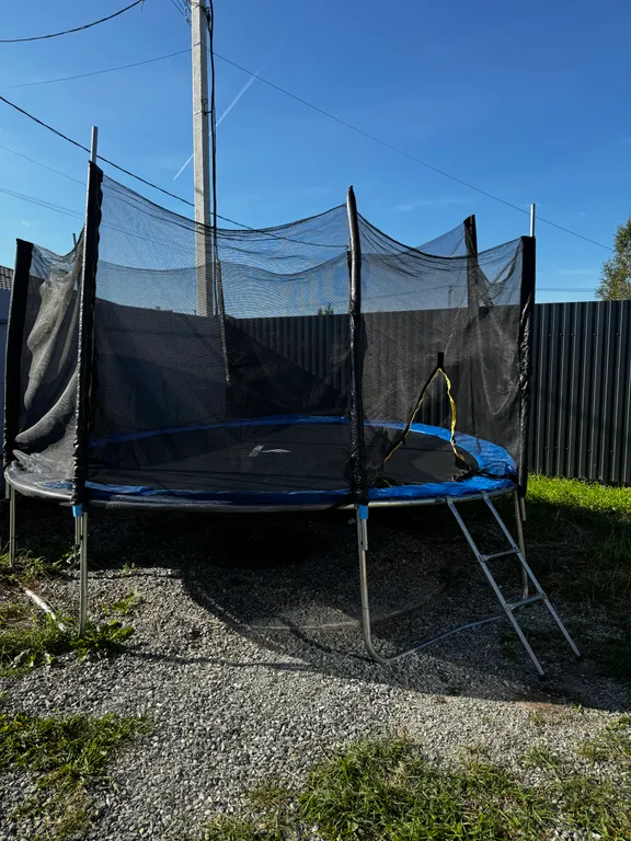 Дом с беседкой сауной и купелью