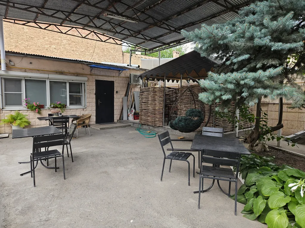 Просторная квартира с двориком в центре города