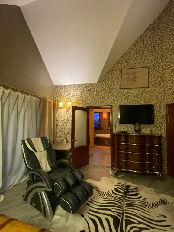 Коттедж с баней и джакузи рядом с горками