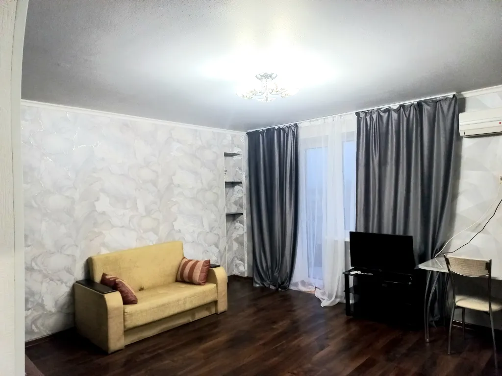 1-комнатная квартира в районе изумруда, вода круглосуточно