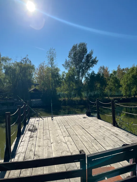 A-Frame на берегу реки, рыбалка с пирсом в Береговом