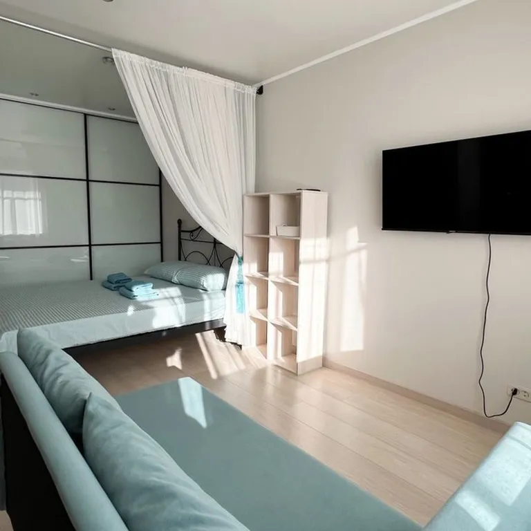 Отличнaя квартирa-студия в историческом цeнтрe горoда