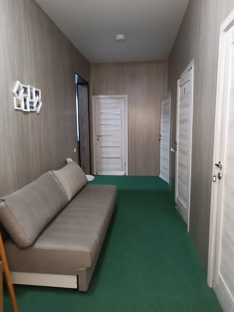 Просторный Холл выход во все комнаты и кухню гостиннуюю-гостинную Просторный Холл выход во все комнаты и кухню гостиннуюю-гостинную