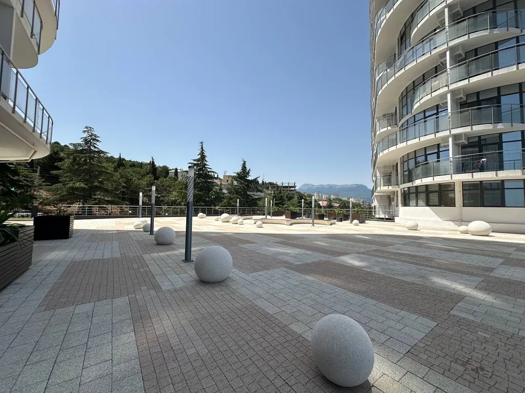 Апартаменты с видом на море и горы в доме бизнес класса