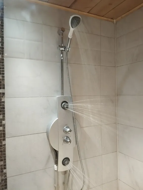 Хутор Избушка на опушке леса, возле реки