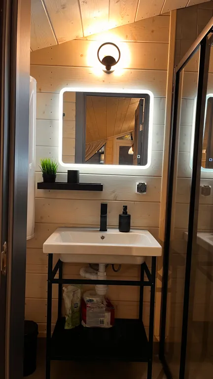 Дом среди леса в 15 минутах езды от города