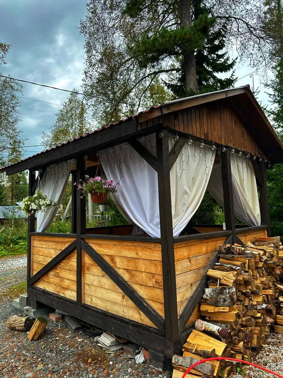 Гостевой двор "Дом в кедрах"