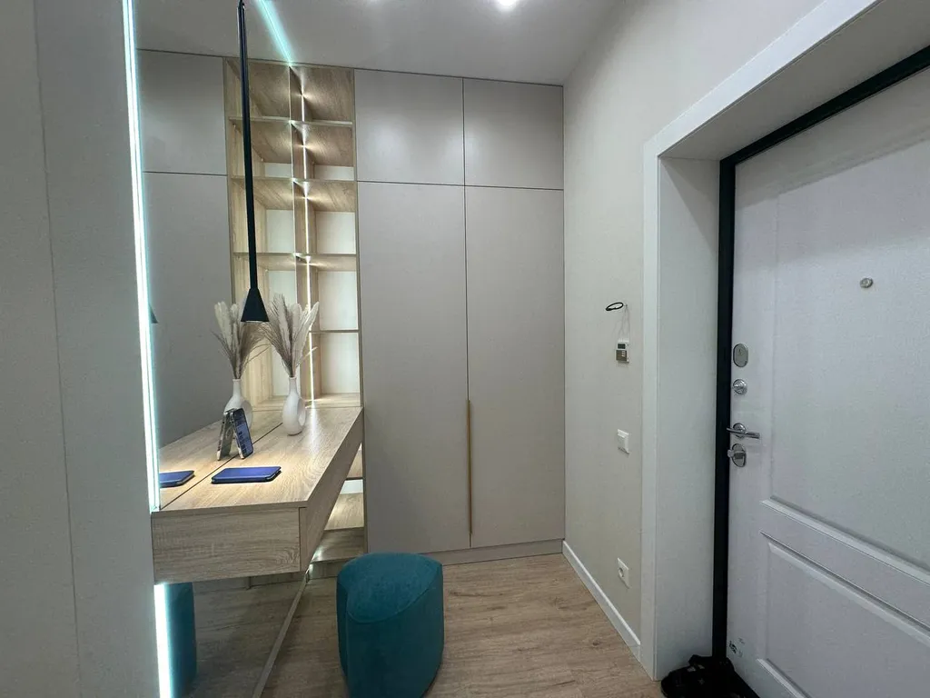 Continental apt near complex Vefa center