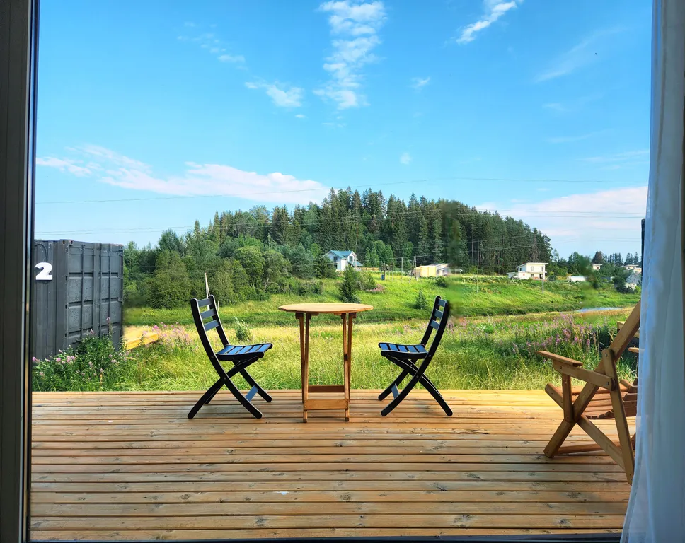 Дом с проектором и диваном