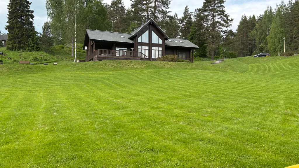 Современный коттедж на берегу озера Лавиярви