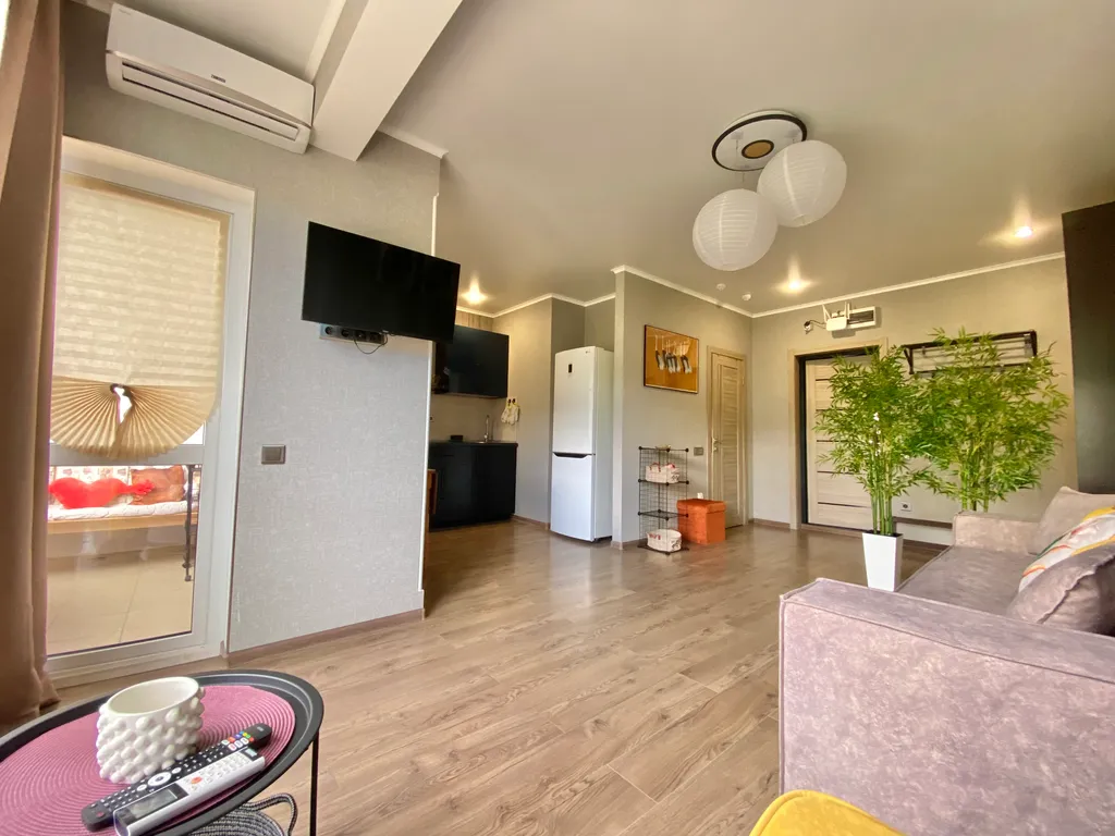 Квартира Квартира Уютная студия с панорамными окнами, балконом, видом на горы — Мацеста